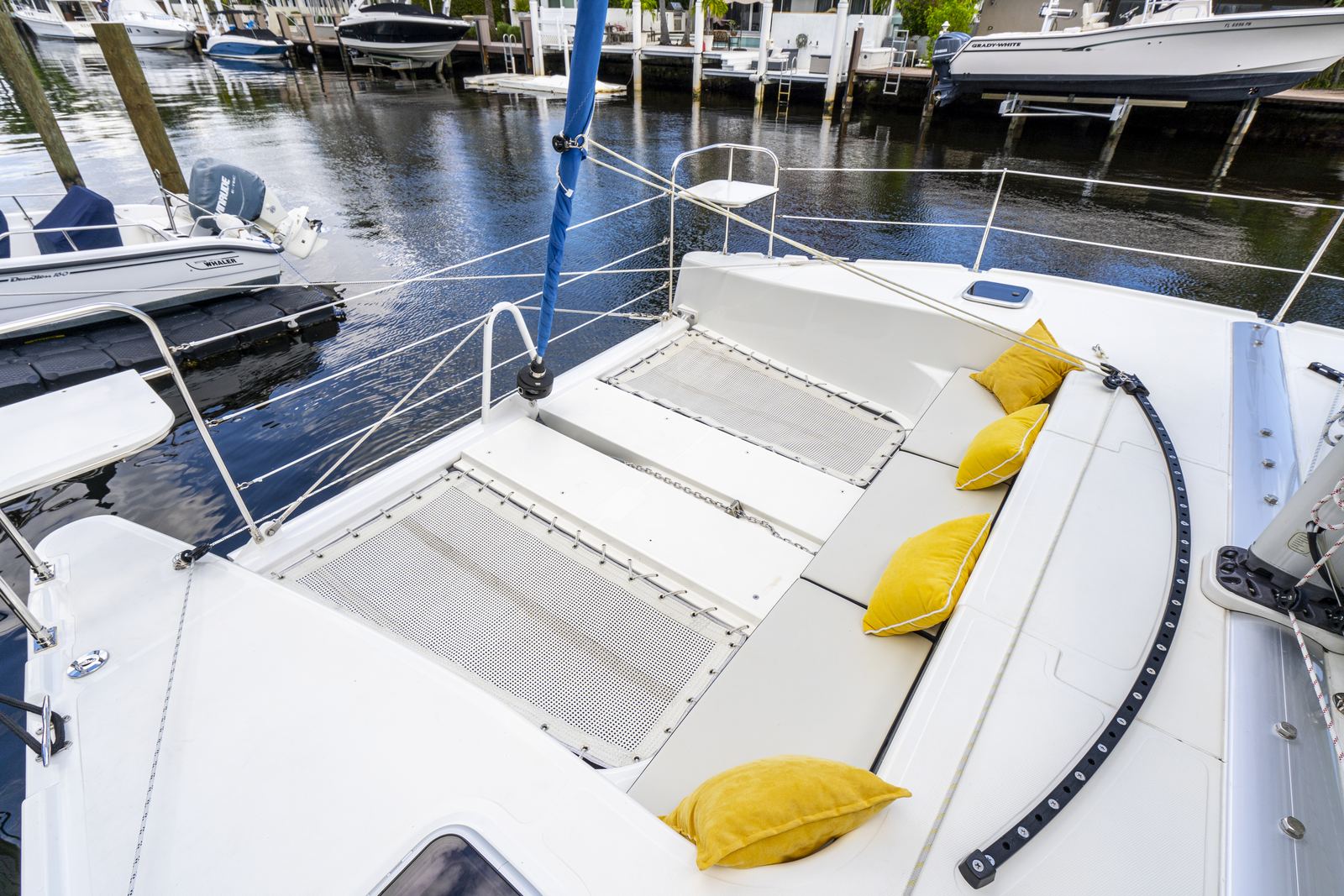 Foredeck lounge and trampoline